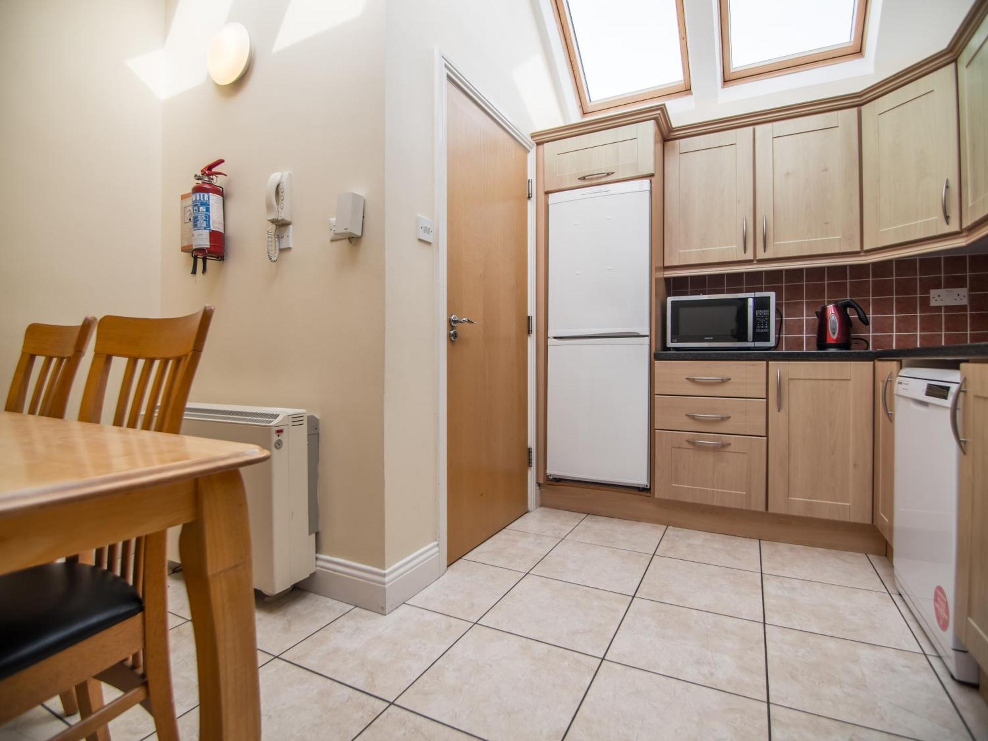 Donegan Court Aparthotel Galway Ngoại thất bức ảnh
