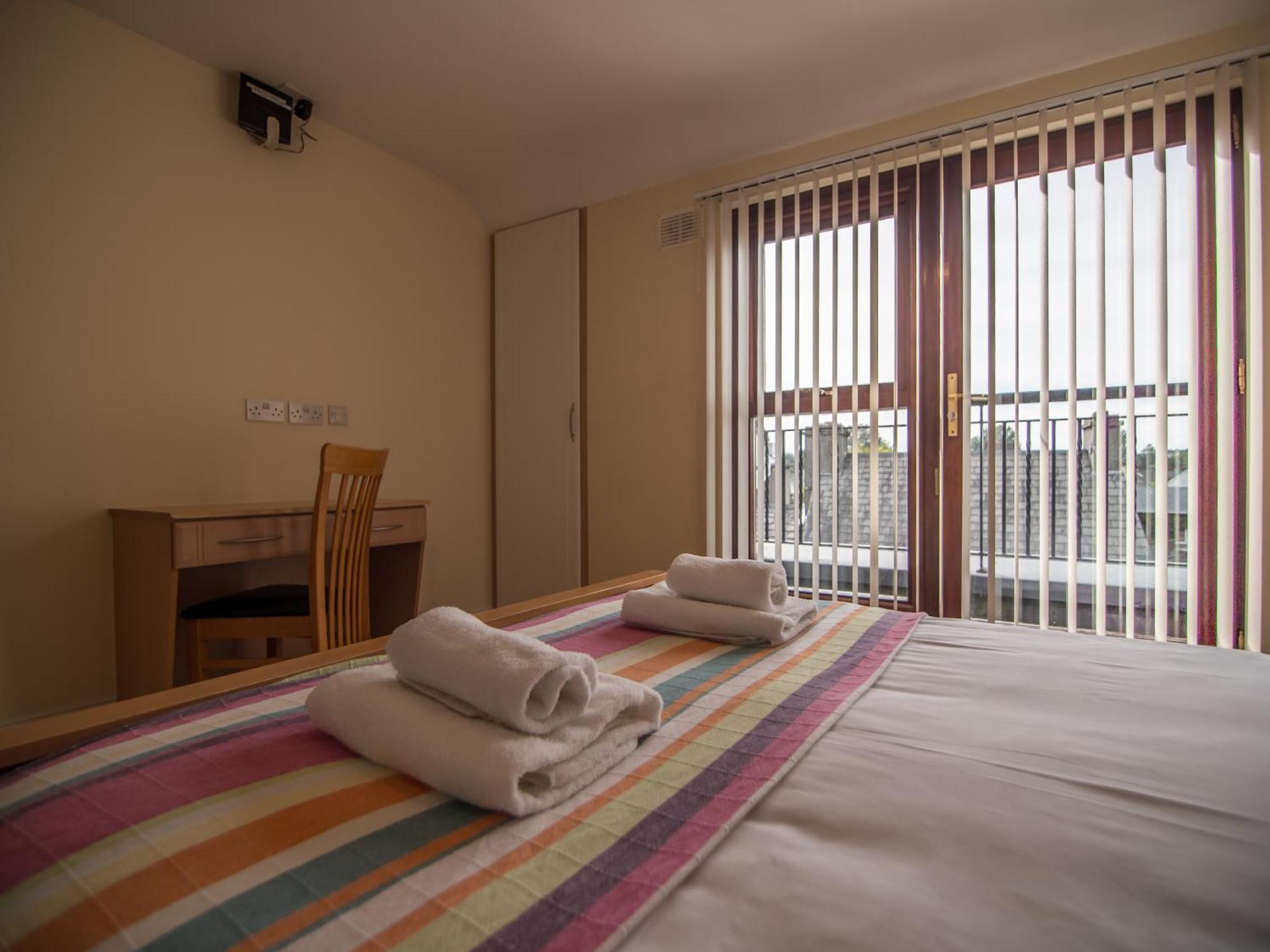 Donegan Court Aparthotel Galway Ngoại thất bức ảnh