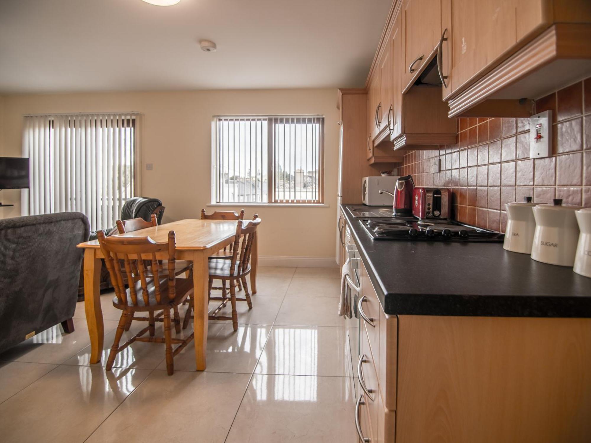 Donegan Court Aparthotel Galway Ngoại thất bức ảnh
