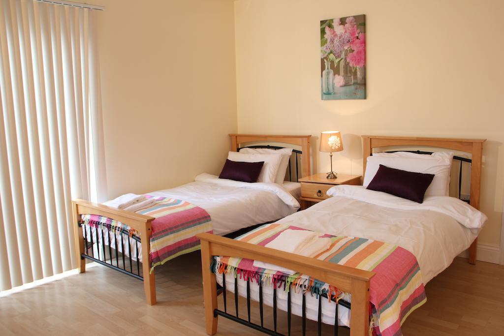 Donegan Court Aparthotel Galway Phòng bức ảnh