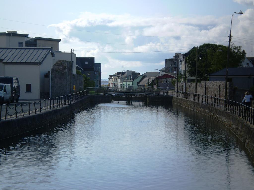 Donegan Court Aparthotel Galway Phòng bức ảnh
