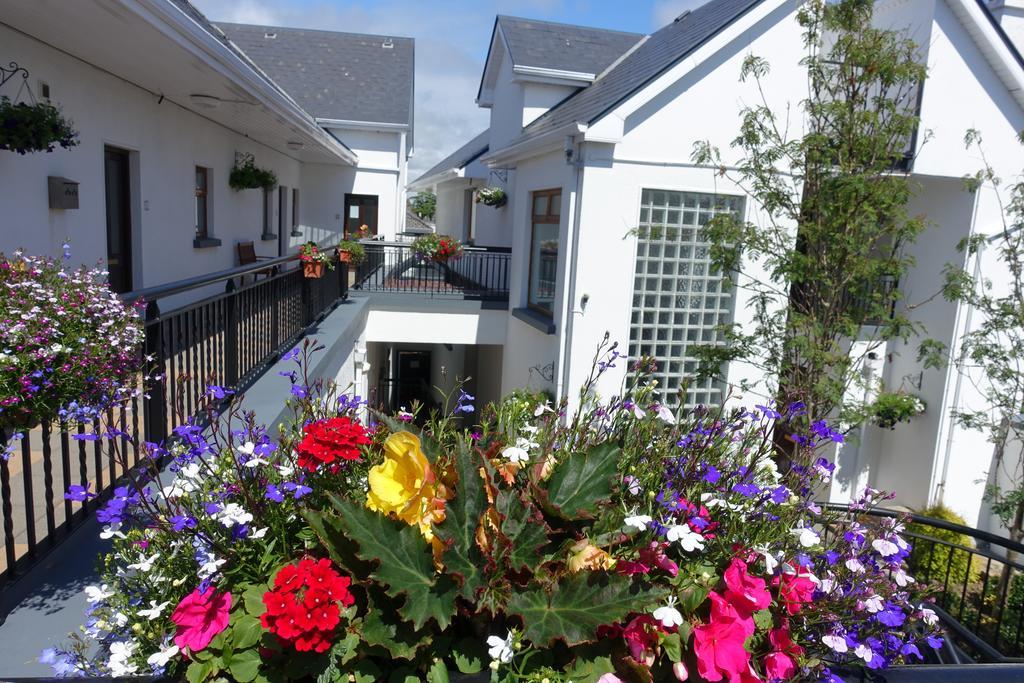 Donegan Court Aparthotel Galway Ngoại thất bức ảnh