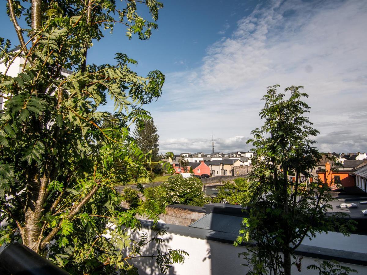 Donegan Court Aparthotel Galway Ngoại thất bức ảnh