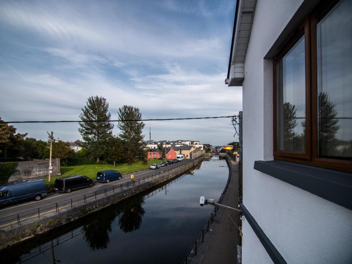 Donegan Court Aparthotel Galway Ngoại thất bức ảnh